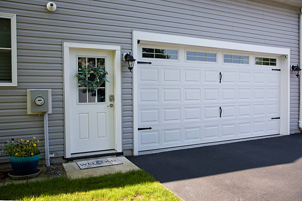 24/7 Emergency Garage Door Panel Replacement experts in Shiner, TX